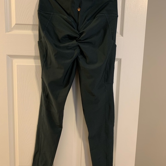 Obsession leggings size large pocket side, criss cross front - Picture 3 of 7